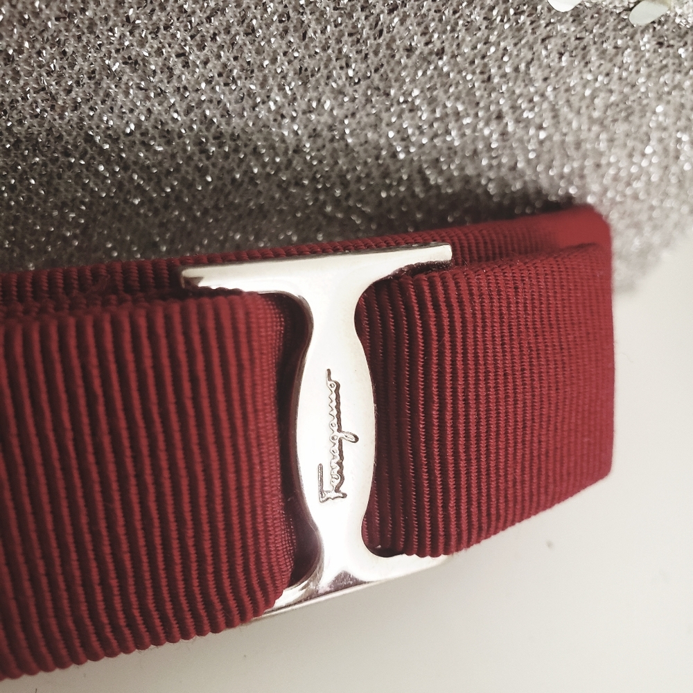 Holiday | Vara Bow | hairclip, barrette | vintage